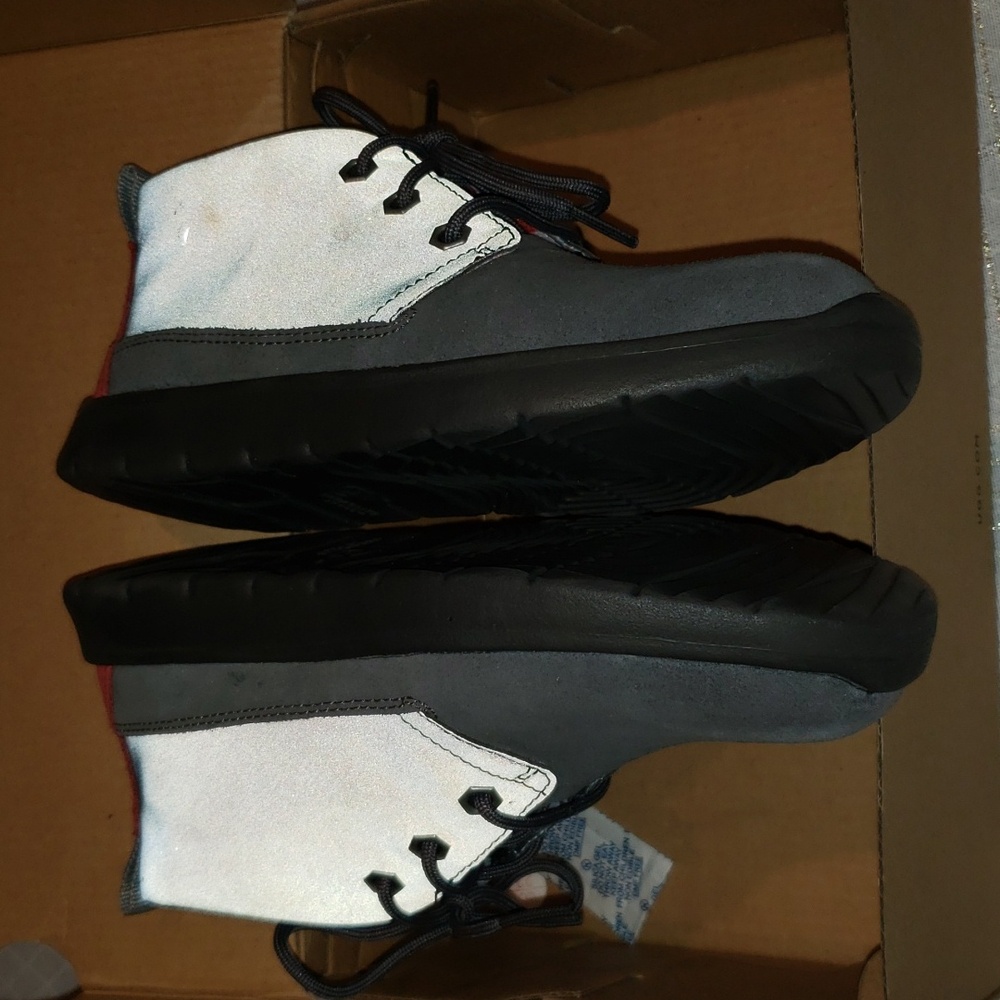 UGG New BOOTs KIDS Suede CANOE REFLECTIVE Treadlite Chukka Grey Red Black NIB 13 - Picture 14 of 16